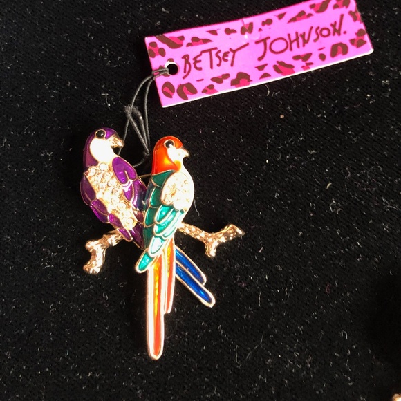 Betsey Johnson Jewelry - hOST PICK - Betsey Johnson lovebirds pin